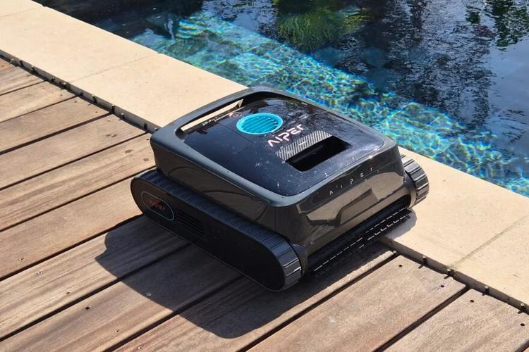 Test Aiper Scuba V3&nbsp;: avec son IA, ce robot piscine devient-il plus efficace au fil du temps&nbsp;?