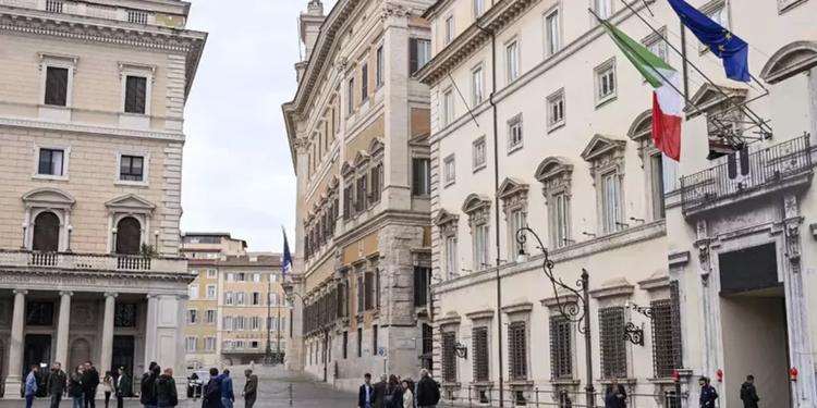 Norma anti-maranza, il Governo cambia le regole su minori e imputabilità: «Chi sbaglia deve rispondere». Le opposizioni attaccano