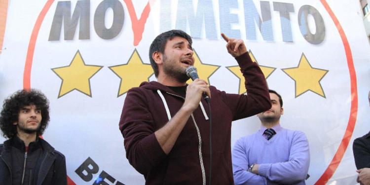 Alessandro Di Battista: chi è "Dibba" il grillino ribelle, la politica e l'amore per il Sud del mondo