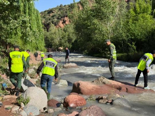 بالصور.. تواصل عمليات البحث عن طفل مفقود بوادي ستي فاضمة