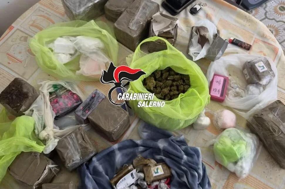 Operazione tra Capaccio ed Eboli: arsenale di armi e un deposito di droga