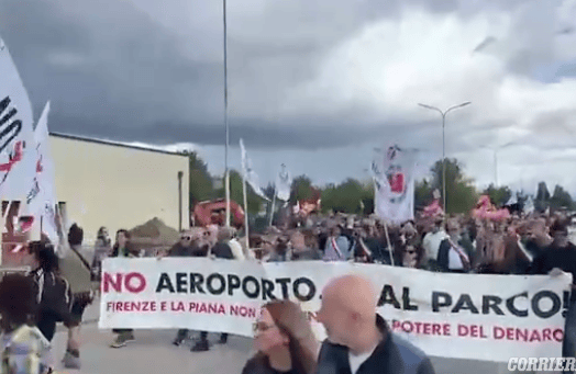 Aeroporto Firenze, comitati e amministratori in corteo contro nuova pista