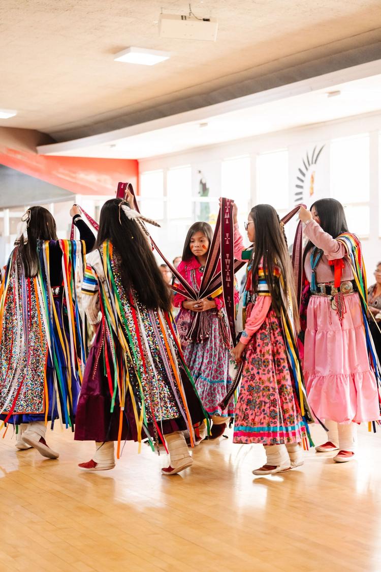 Dine’ Dancers