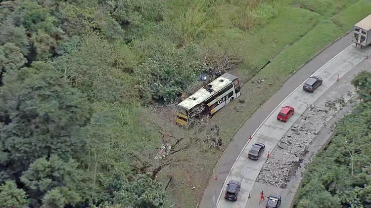 Acidente com 10 mortes ocorreu em trecho em obra na BR-040, em Petrópolis