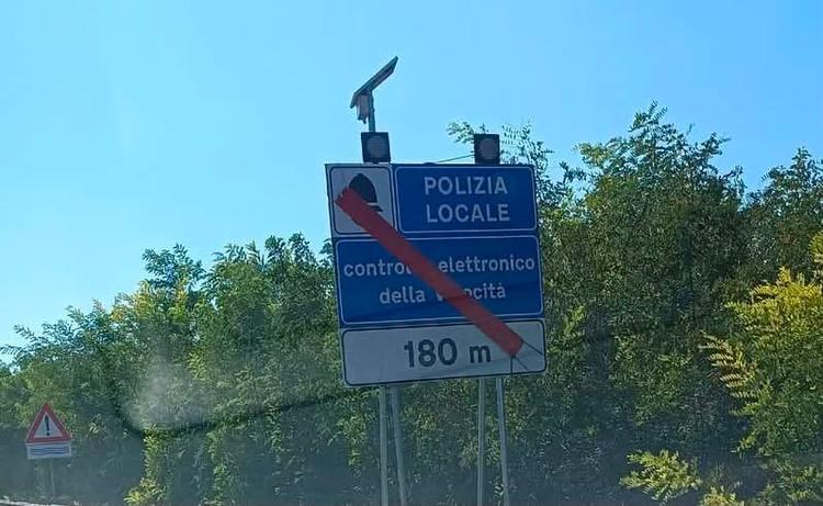 Lequile, slitta l’attivazione degli autovelox: segnali oscurati
