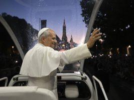 Papa in Francia: “Europa difenda la pace”