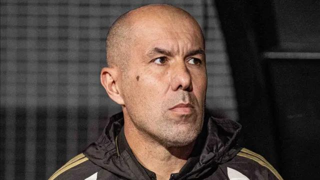 Flamengo supera Vitória na Copa do Brasil e segue 100% há 6 jogos