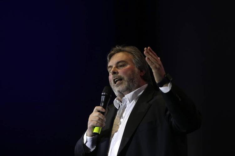 Renziani all'attacco: "Come farà ora a criticare i politici"