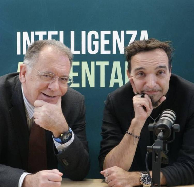 Alessandro Cecchi Paone guida “Intelligenza Alimentare Podcast” e con Cesare De Stefano prende forma il dialogo su “tutte le intelligenze