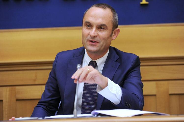 Fumata bianca in Fi: Costa capogruppo. Ora il nodo congressi