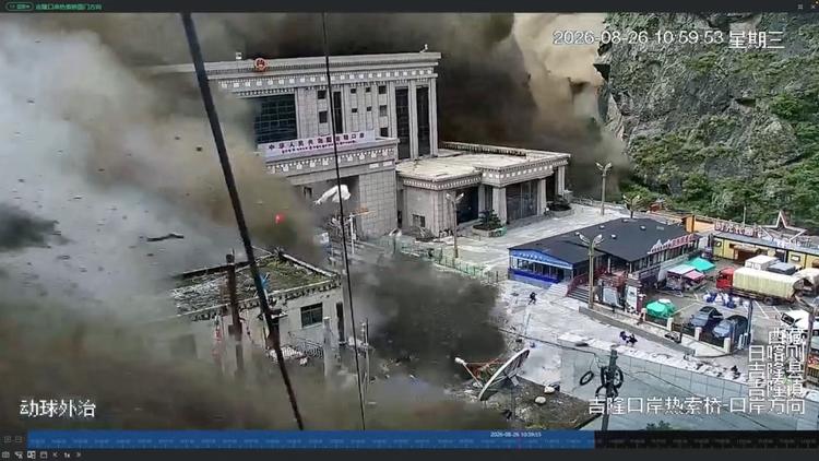 VÍDEO mostra deslizamento de terra devastando porto do Tibete