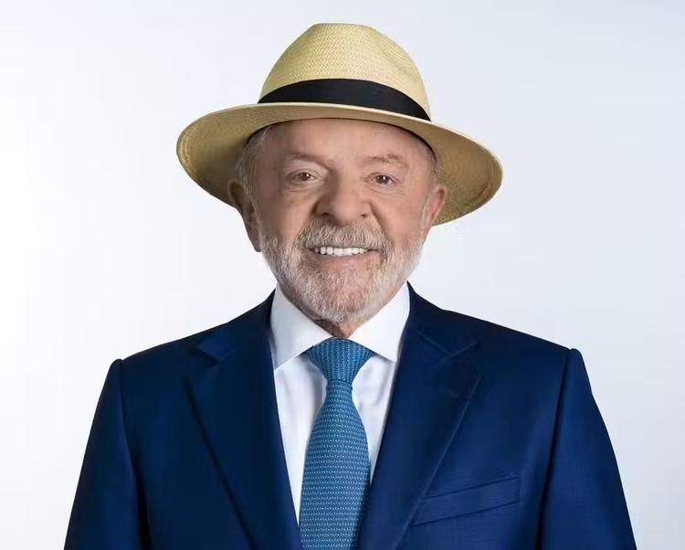 Lula aparecerá de chapéu na foto da urna; acessório virou marca da campanha