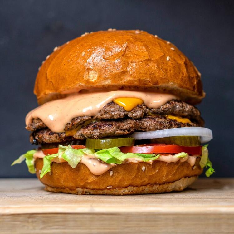 Giornata mondiale dell’hamburger: quello del 2026 è smash