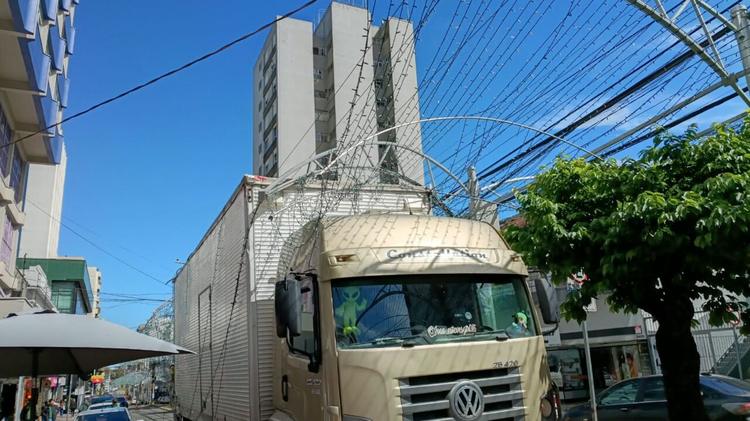 Secretaria de Trânsito tomará providências sobre caminhões de grande porte na Avenida Júlio