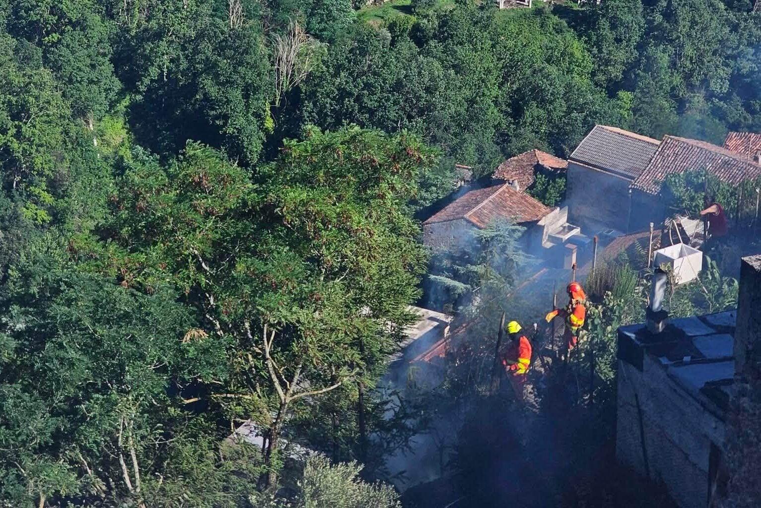 Incendio a ridosso del centro storico di Padula, ferma condanna della sindaca Cimino: si ipotizza la matrice dolosa