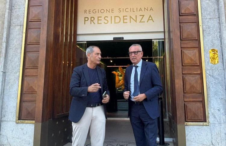 L’onorevole Tommaso Calderone lascia Fi e sceglie Vannacci. Il sindaco Gianni Pino tace. E Oliva…