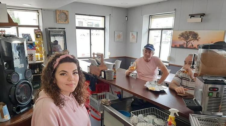 La población de Bimenes, ante la alarma por el "peugeot sospechoso" de la oleada de robos: "Miedo no tenemos, somos gente recia"