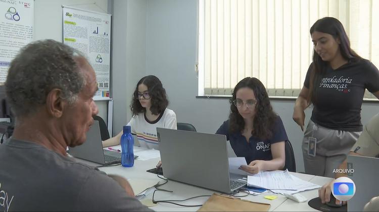 Universidade oferece ajuda gratuita para declaração do IR em BH; pouco mais da metade dos contribuintes entregou documento em MG