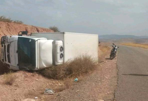 وفاة شاب إثر انقلاب شاحنة لبيع مشتقات الحليب نواحي قلعة السراغنة