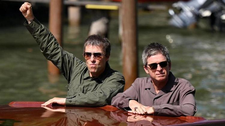 Oasis en Venecia: los hermanos Gallagher pasean su reconciliación por la Mostra