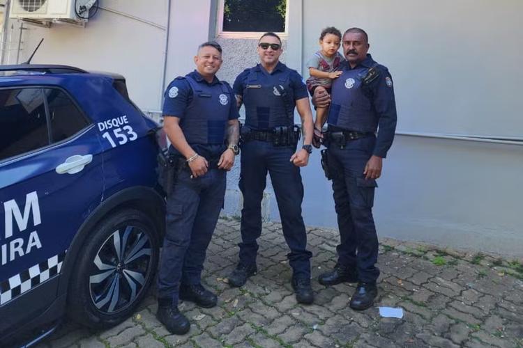 VÍDEO: Guardas salvam criança engasgada com bala em Limeira