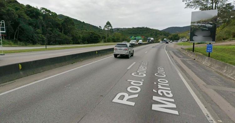 Motociclista morre após colisão lateral na BR-101, em Itajaí; condutor envolvido fugiu do local