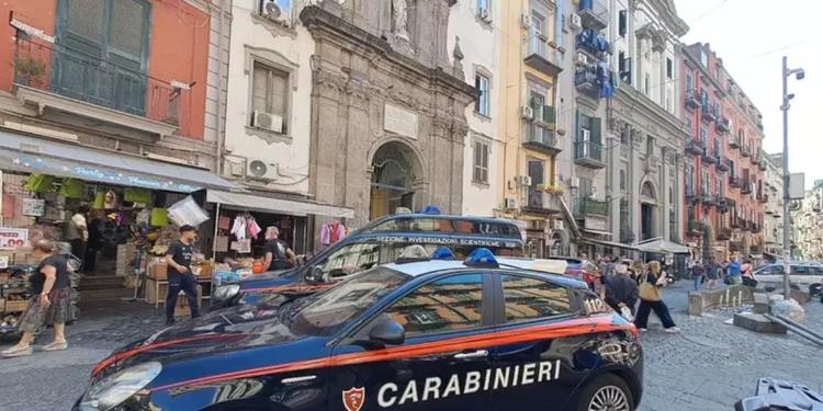 Un 12enne accoltellato a Napoli, il padre tenta di togliersi la vita. Non si esclude che l'uomo abbia aggredito il figlio