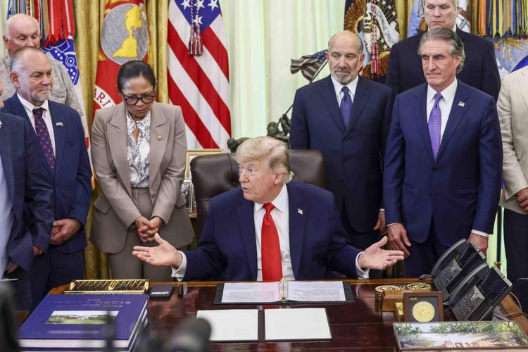 Trump: "Finita la guerra all'Iran" . Firma decisiva domani in Svizzera