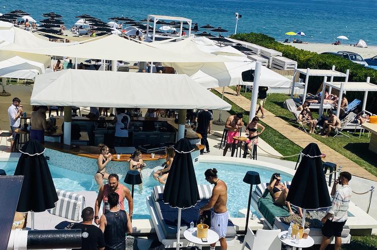Beach bar etiquette