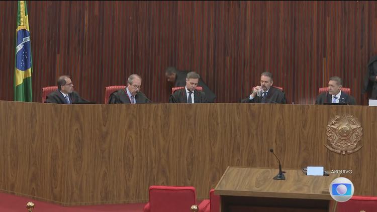 TSE decide pela exclusão de publicações que ligavam Flávio Bolsonaro, do PL, à retirada de Nossa Senhora Aparecida do posto de padroeira do Brasil