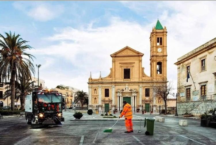 ‼️ - IL COMUNE INFORMA ‼️ 🗑️ SERVIZIO DI RACCOLTA RIFIUTI – FERRAGOSTO In occasione della festività di sabato 15 agosto...