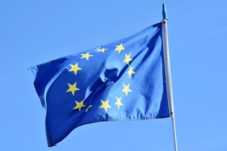 União Europeia discute reforço militar à Ucrânia e possíveis sanções contra a Rússia