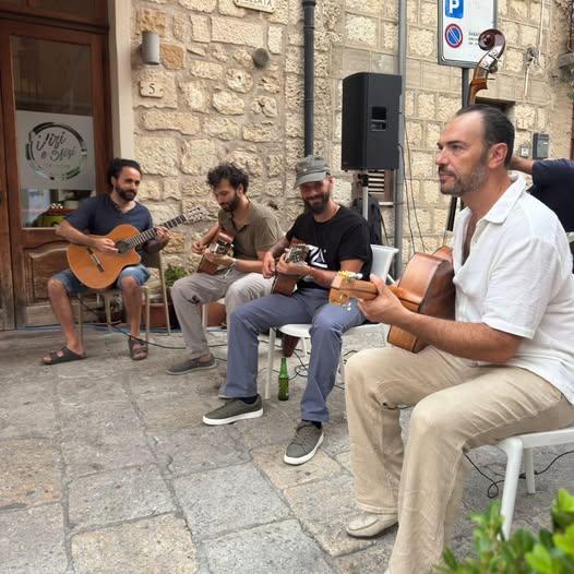 Domenica 30 agosto nella meravigliosa location di Piano Battaglia si è conclusa la XV edizione del Raduno Manouche, un a...