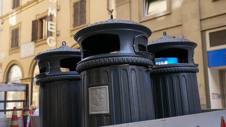 Rifiuti: al via il potenziamento della rete dei cestini nel centro di Firenze