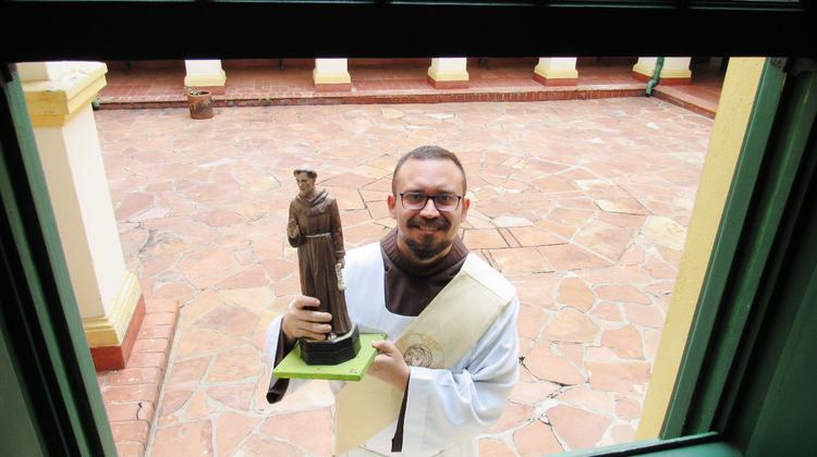 Um padre no Conexão Fraterna? Temos!