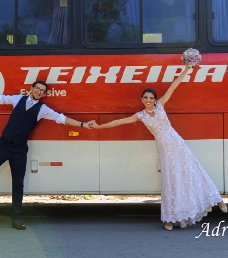 Conheça história de casal que fez de um ônibus parte da própria história de amor em MG