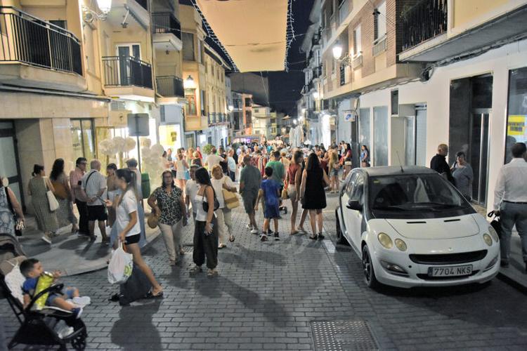 Ayuntamiento y comerciantes valoran muy satisfactoriamente la Noche en Blanco de este año, con cientos de personas en las calles y un alto volumen de ventas