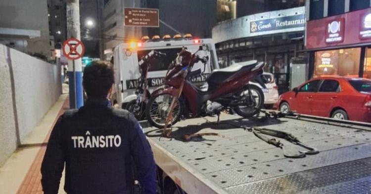 Biz e patinete elétrico são removidos após manobras perigosas na Estrada da Rainha