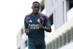Mendy vuelve al césped y cumple los plazos más optimistas de momento