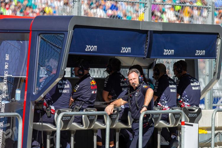 RBR tirou mais de 200 funcionários da Mercedes, revela Horner