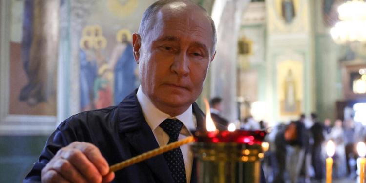 Guerra in Ucraina, doppio binario diplomatico: il G7 sostiene Kiev, l’Ue cerca un canale con Mosca