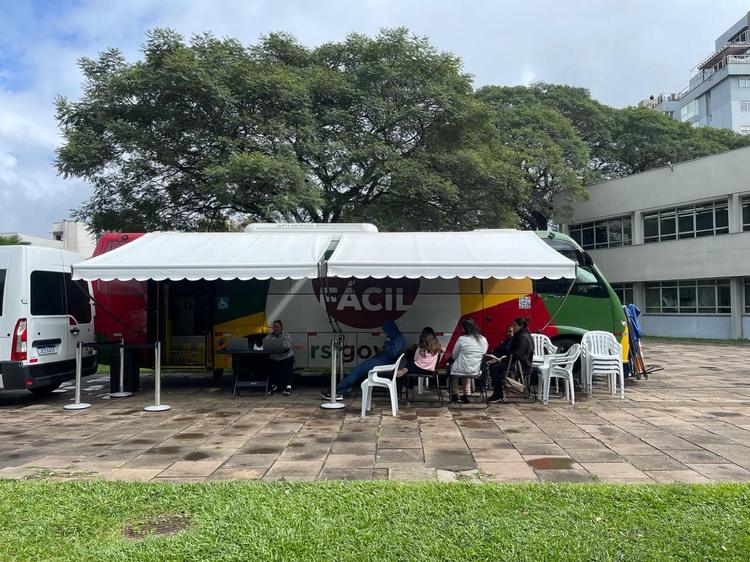 Atendimento prioritário na Unidade Móvel do Tudo Fácil RS em Farroupilha: Veja quem pode acessar