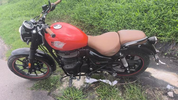 Homem fica ferido após perder controle de moto e cair na Via Dutra, em Resende