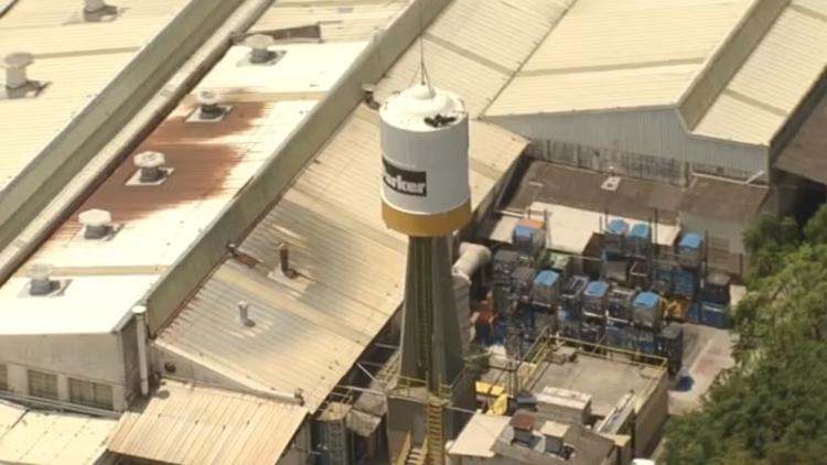 Funcionários da Parker acampam em frente à fábrica em São José contra fechamento de unidade em Jacareí