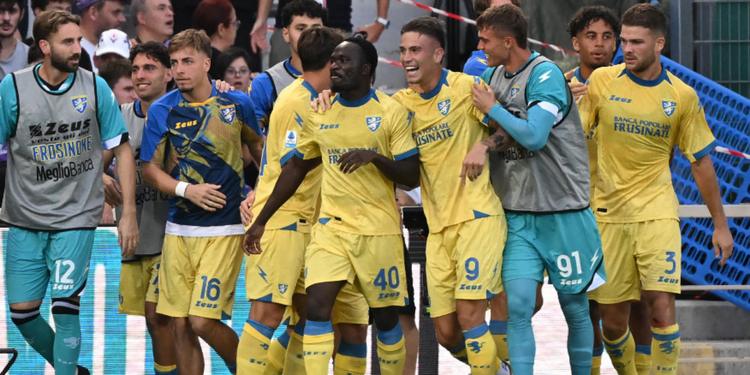 Fiorentina, altro avvio horror: il Frosinone passeggia al Franchi. Udinese e Sassuolo di misura su Monza e Torino