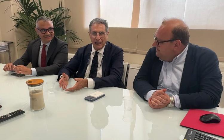 Trani, il Sottosegretario all’Ambiente Barbaro in visita all’Amiu