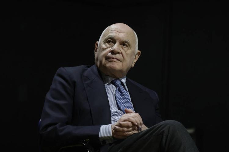 Veleni, dossier e caccia alle streghe. È l'onda lunga del No al referendum