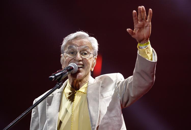 Caetano Veloso agradece a Otto Alencar por corrigir senador que disse que ele pegou em armas: 'Fake news'