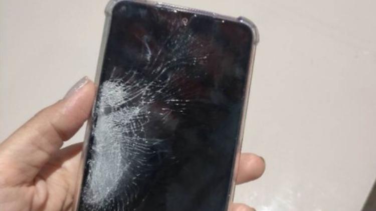 Mulher é agredida e tem celular quebrado pelo marido ao tentar pedir socorro à polícia em MG