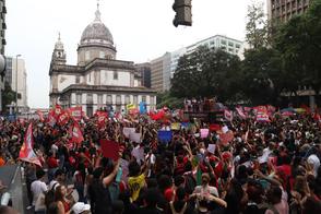 Estudantes realizam manifestação no Rio nesta quarta-feira (7) em defesa da reeleição de Lula